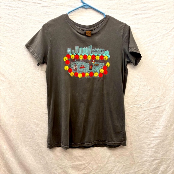 Paul Frank Graphic Tee Gray Shirt Top Women Buildings & Boats in Lake Size Large - Picture 1 of 3